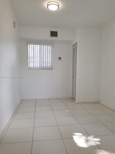 1540 NE 118th St, Unit Rear in Miami, FL - Building Photo - Building Photo