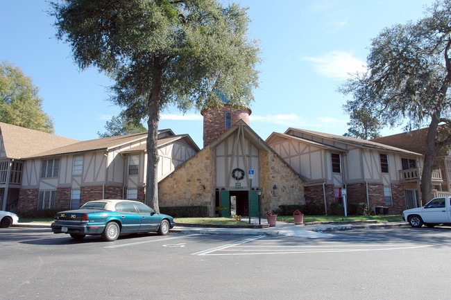 Windsor Tower Apartments in Ocala, FL - Building Photo - Building Photo