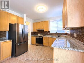 8 Redbud St in Markham, ON - Building Photo - Building Photo