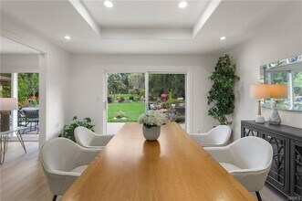 18760 Wells Dr in Los Angeles, CA - Building Photo - Building Photo