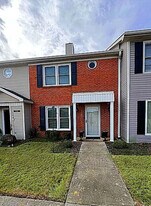 21899 Williamsburg Dr in Athens, AL - Building Photo