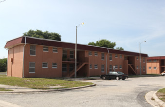 Tampa Park Apartments in Tampa, FL - Building Photo - Building Photo