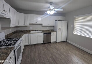 8127 E Mitchell Dr in Scottsdale, AZ - Building Photo - Building Photo