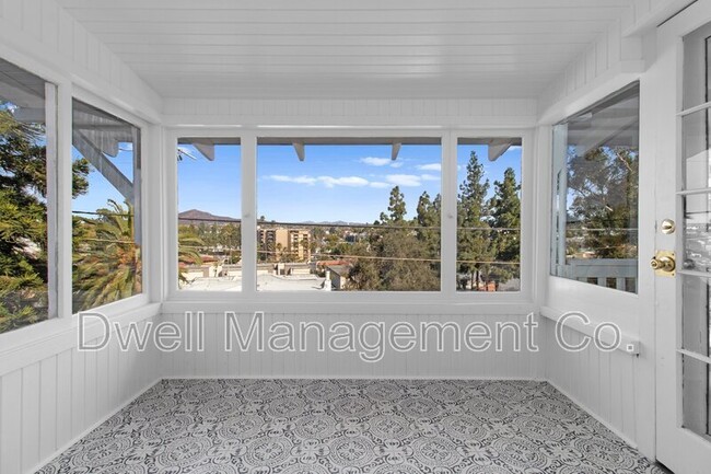 8073 Lemon Ave in La Mesa, CA - Foto de edificio - Building Photo