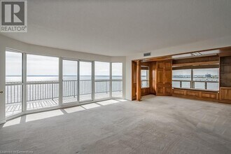 2190 Lakeshore Rd. in Burlington, ON - Building Photo - Building Photo