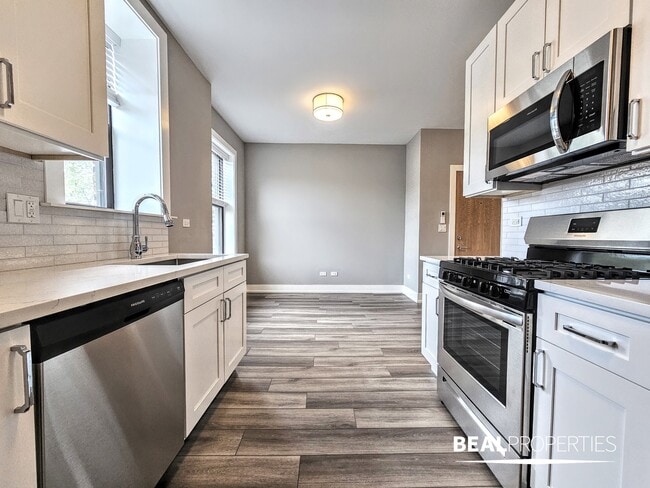 property at 3941 N Janssen Ave
