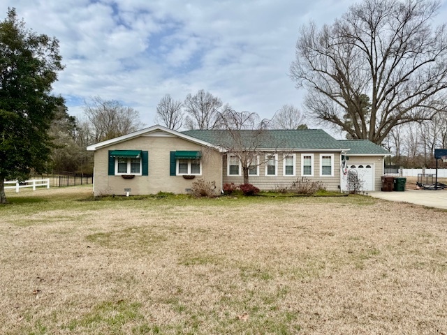 1782 Chicora Rd in Dunn, NC - Building Photo