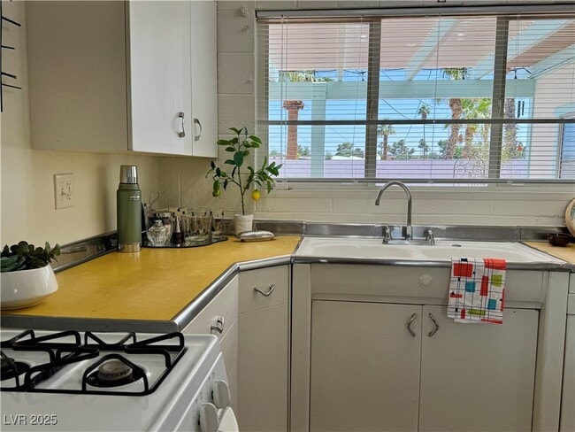 1610 Exley Ave in Las Vegas, NV - Building Photo - Building Photo