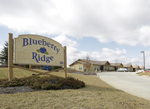 Blueberry Ridge Apartments in Powell, TN - Foto de edificio - Building Photo