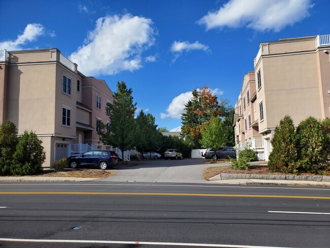 5 Lake St in Nashua, NH - Building Photo - Building Photo