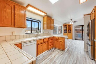 431 Paul Dr in Hollister, CA - Foto de edificio - Building Photo