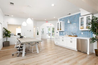 Meri Palm Bay in Palm Bay, FL - Foto de edificio - Interior Photo
