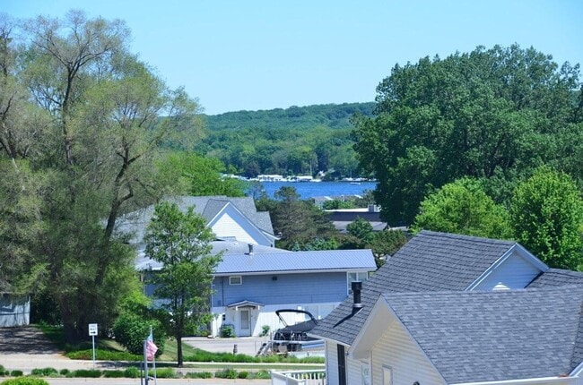 120 W Main St in Fontana-on-Geneva Lake, WI - Building Photo - Building Photo