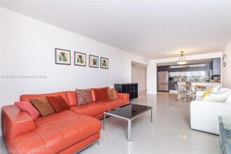 19380 Collins Ave, Unit 427 in Sunny Isles Beach, FL - Foto de edificio - Building Photo