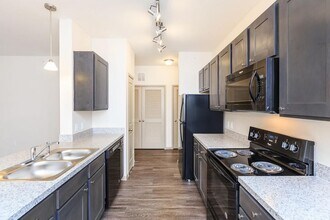 8501 Casa Verde Rd in Laredo, TX - Building Photo - Building Photo