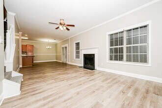 2328 Reeves Creek Rd in Jonesboro, GA - Foto de edificio - Building Photo