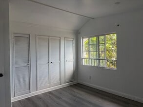 1254 W 41st Pl in Los Angeles, CA - Foto de edificio - Building Photo