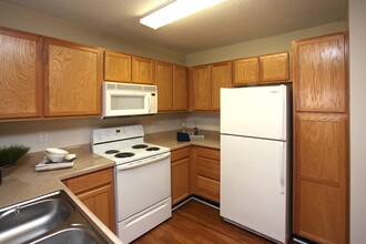 Legacy at Friendly Manor in Greensboro, NC - Building Photo - Building Photo