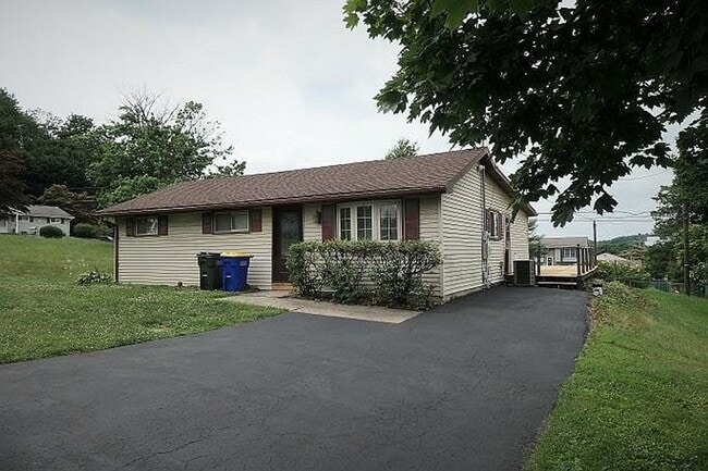 property at 3191 Robin Rd