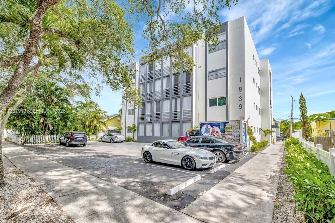 1939 Jefferson St in Hollywood, FL - Building Photo