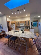 1843 Rebecca Ave, Unit 1 in Hood River, OR - Building Photo - Building Photo