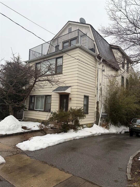 51 Parkway Rd in Bronxville, NY - Building Photo