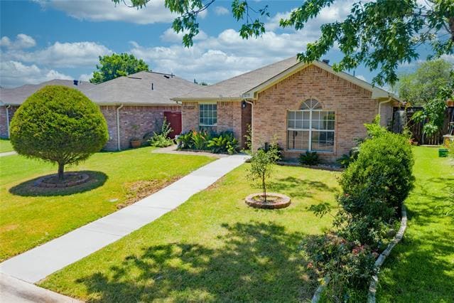 1175 Meadows Dr in Grand Prairie, TX - Building Photo - Building Photo