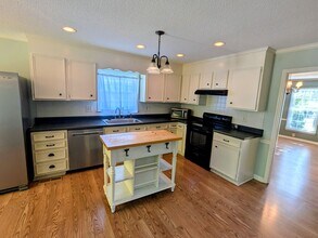 6913 Crandall Ct in Clemmons, NC - Building Photo - Building Photo