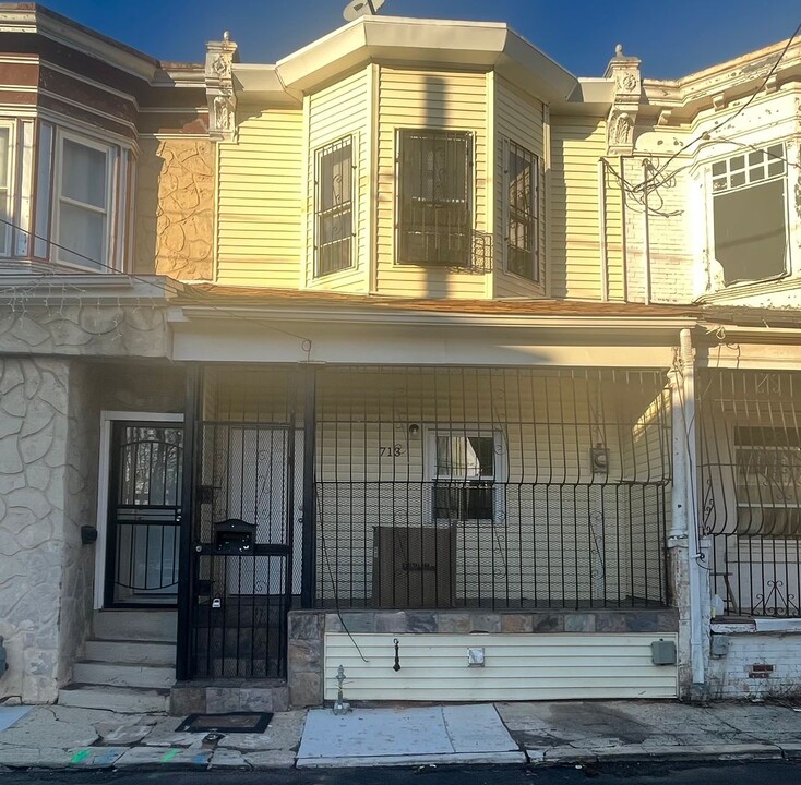 713 Grant St in Camden, NJ - Building Photo