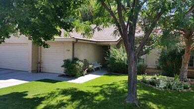 2342 Hopi Cir in Bishop, CA - Building Photo - Building Photo