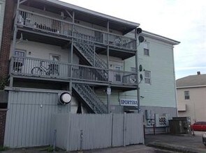 Millbury Street Apartments & Sports Bar in Worcester, MA - Foto de edificio - Building Photo