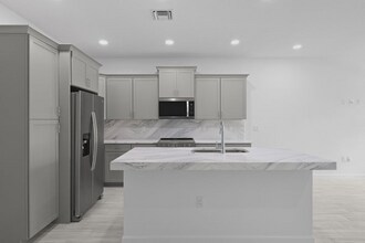 4616 Longwood Lk Sq in Westlake, FL - Building Photo - Building Photo