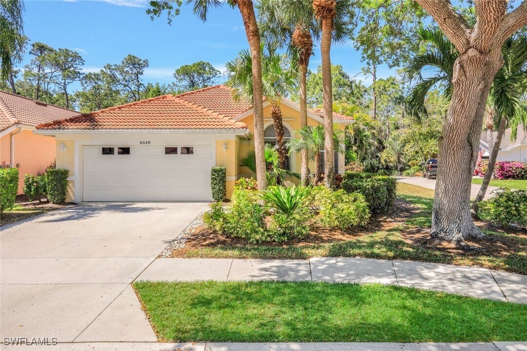 6119 Manchester Pl in Naples, FL - Building Photo