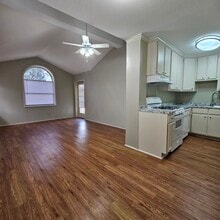 10100 Galway Dr in Dallas, TX - Building Photo - Building Photo