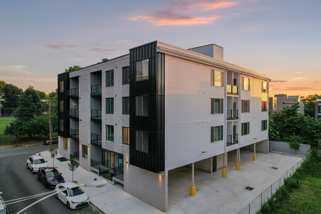 2625 W Jefferson St, Unit 402 in Philadelphia, PA - Building Photo - Building Photo