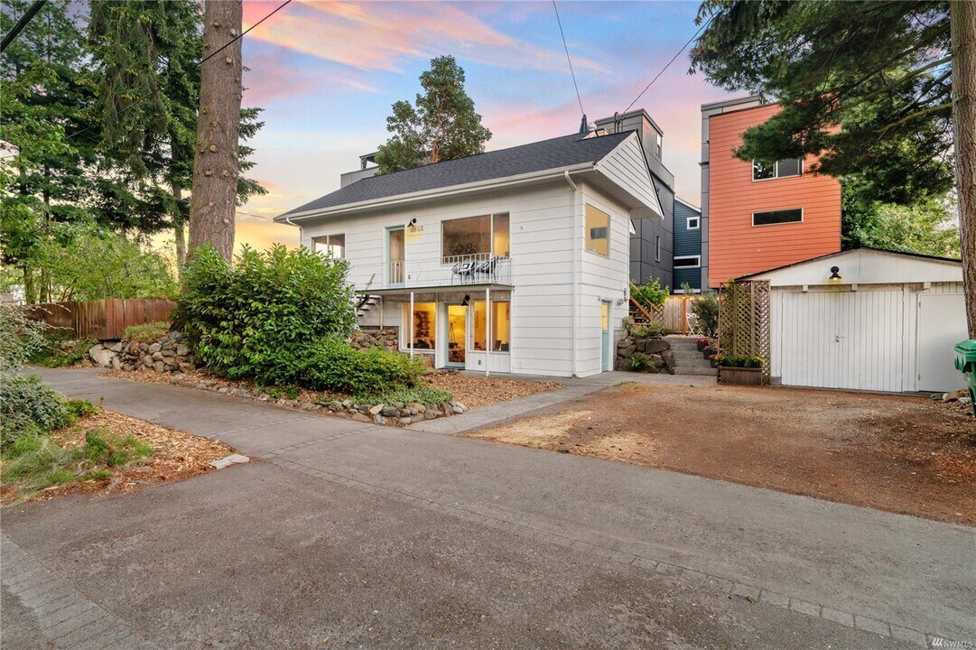 1511 N 100th St in Seattle, WA - Building Photo