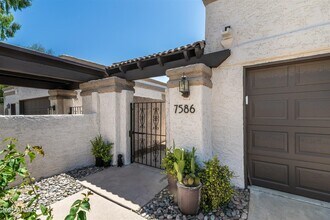 7586 E Pleasant Run in Scottsdale, AZ - Building Photo - Building Photo