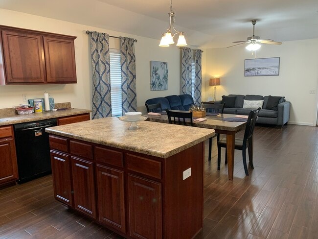 1979 Crosscreek Cir in Gulf Breeze, FL - Building Photo - Building Photo