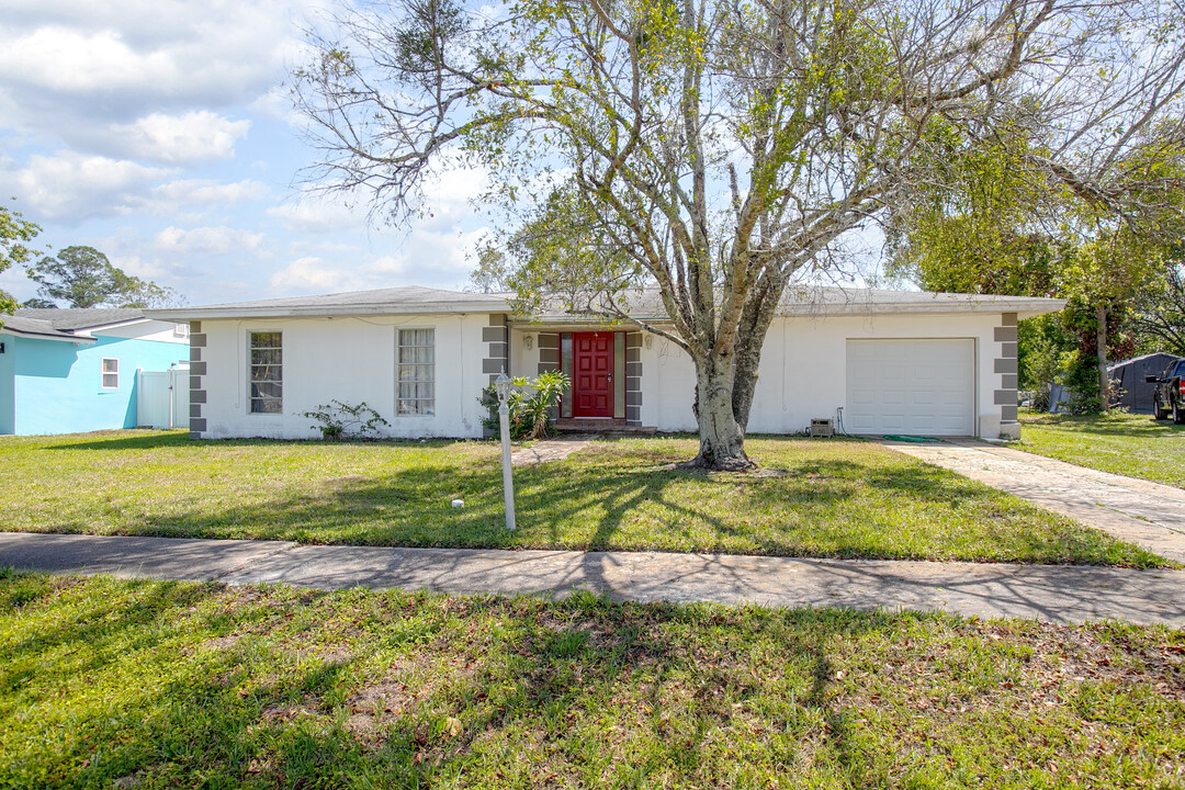1587 N Page Dr in Deltona, FL - Building Photo