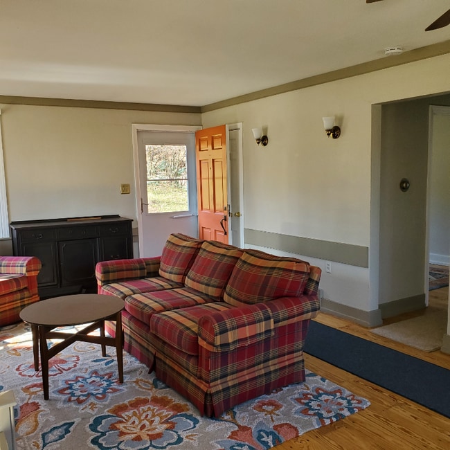 1098 Creek Rd in Downingtown, PA - Foto de edificio - Building Photo