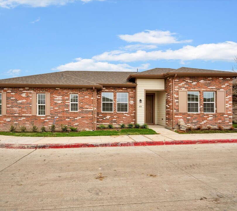 2703 Rockhill Rd in McKinney, TX - Foto de edificio