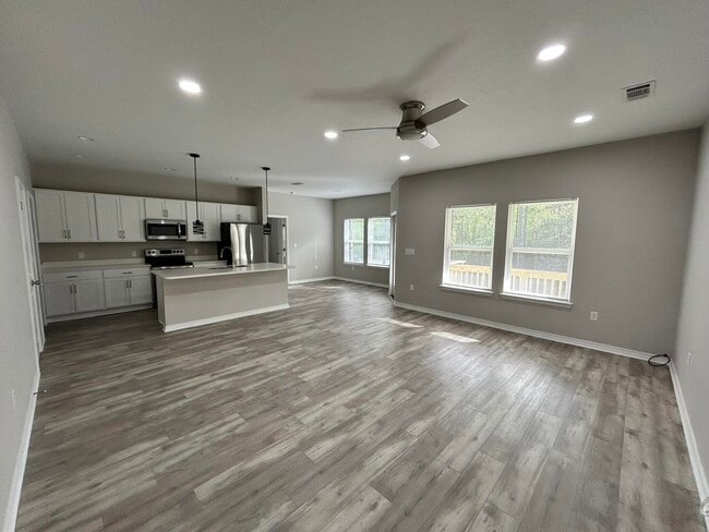 6737 Sarah Ann Way in Laurel Hill, FL - Building Photo - Building Photo