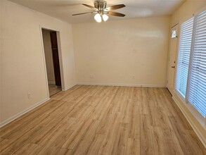 233 W 4th St in Deer Park, TX - Building Photo - Building Photo
