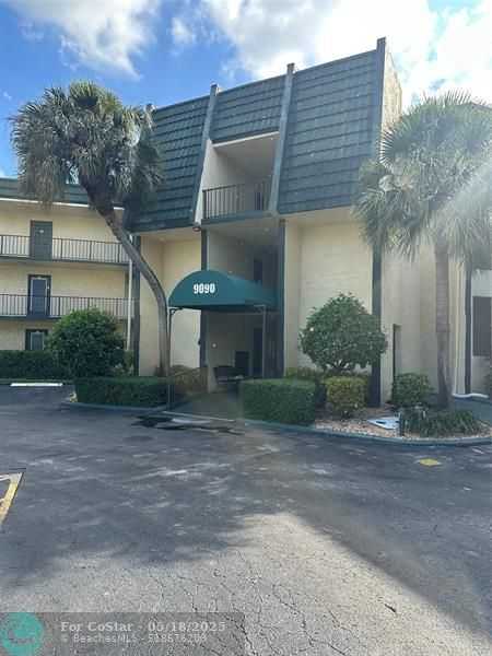 9090 Lime Bay Blvd in Tamarac, FL - Building Photo