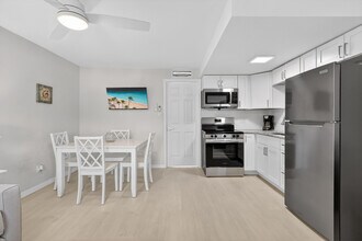 2305 Tamarind Dr in Fort Pierce, FL - Building Photo - Building Photo