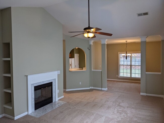 8240 Chatham Oaks Dr in Concord, NC - Foto de edificio - Building Photo