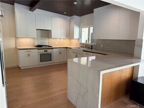 940 Crestview Dr in Pasadena, CA - Foto de edificio - Building Photo