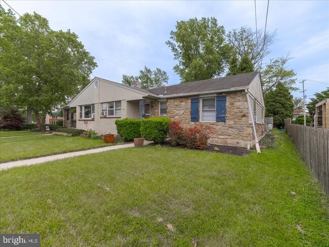 112 5th Ave in Phoenixville, PA - Building Photo - Building Photo