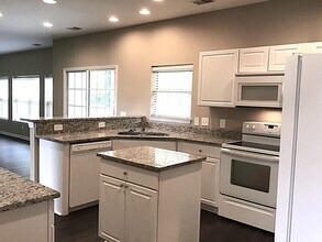729 Bent Hickory Rd in Charleston, SC - Building Photo - Building Photo
