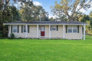 2115 Jackson Bluff Rd in Tallahassee, FL - Building Photo